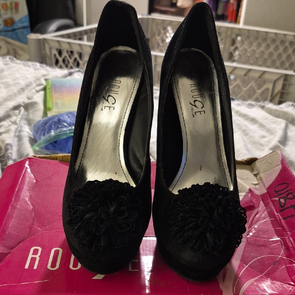 Rouge Helium Black Heels with Floral Accent